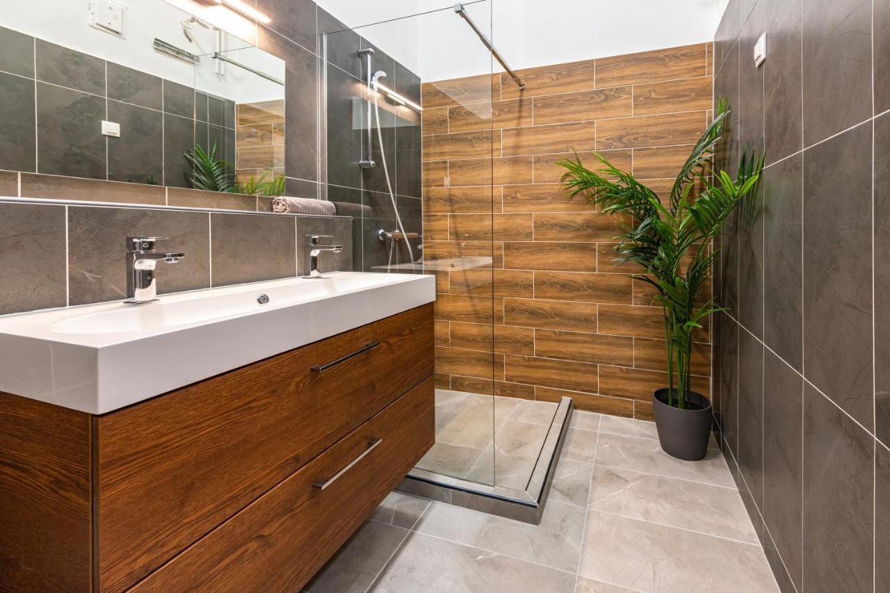 Deluxe Kazincy Apartment In The Heart Of ブダペスト エクステリア 写真